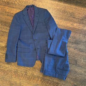 Boys suit.  Excellent condition and high quality.  Size 10-12